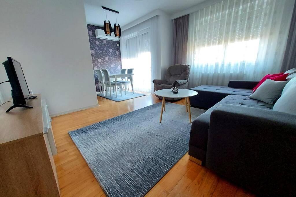Apartment 13C Pristina Esterno foto