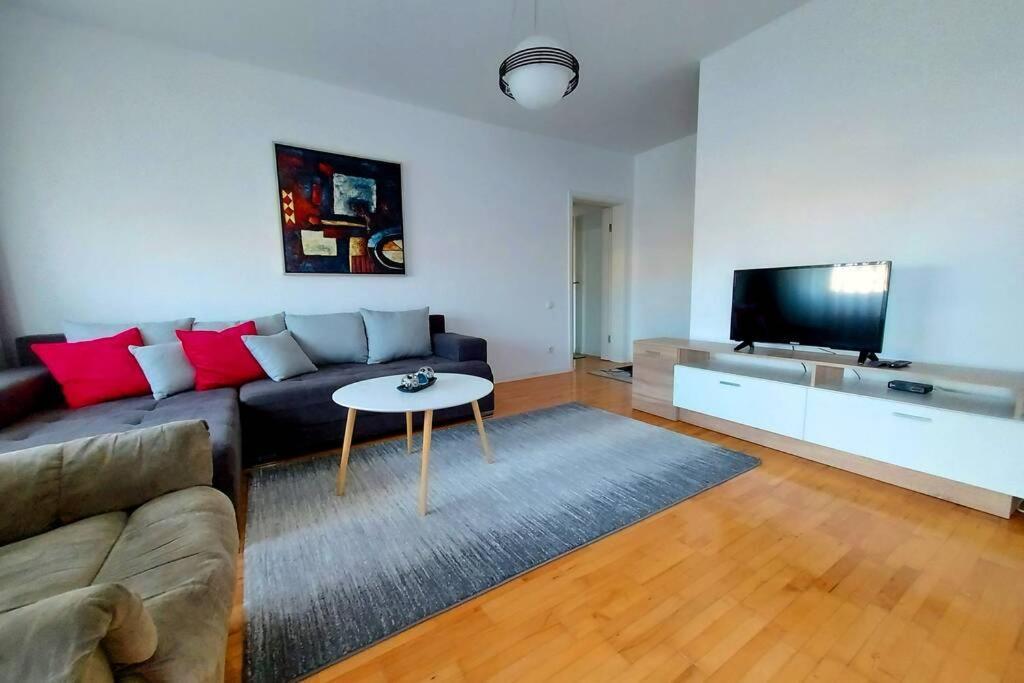 Apartment 13C Pristina Esterno foto