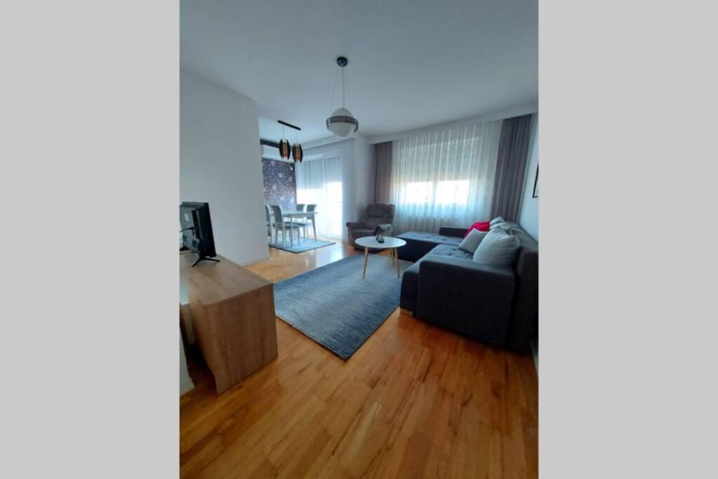 Apartment 13C Pristina Esterno foto